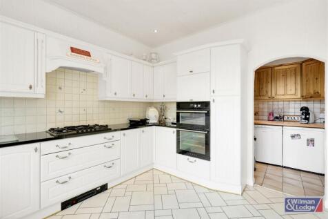 5 Bed Semi Detached property in Riddlesden