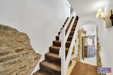 5 Bed Semi Detached property in Riddlesden