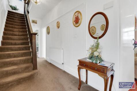 5 Bed Semi Detached property in Riddlesden