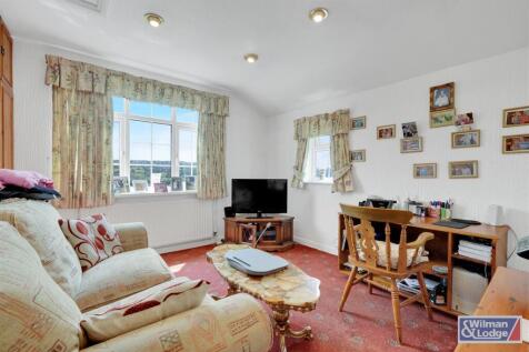5 Bed Semi Detached property in Riddlesden