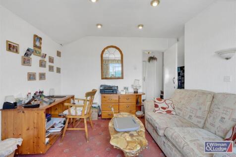 5 Bed Semi Detached property in Riddlesden
