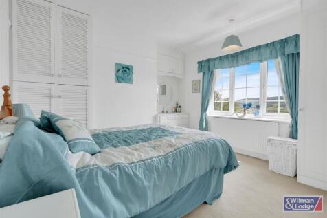 5 Bed Semi Detached property in Riddlesden