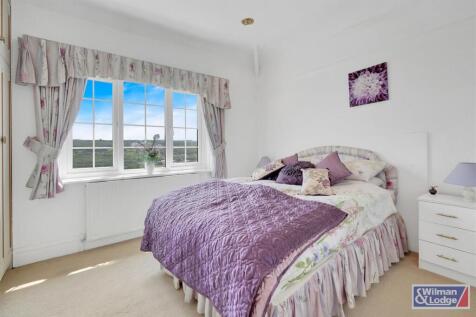 5 Bed Semi Detached property in Riddlesden
