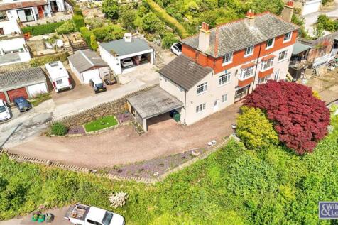 5 Bed Semi Detached property in Riddlesden
