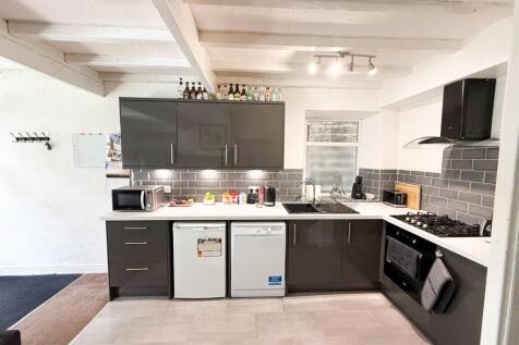 2 bed end terrace Silsden
