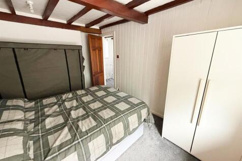 2 bed end terrace Silsden