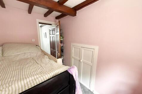 2 bed end terrace Silsden