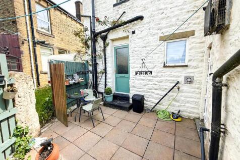 2 bed end terrace Silsden
