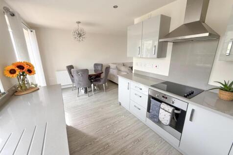 3 bed detached property, Silsden