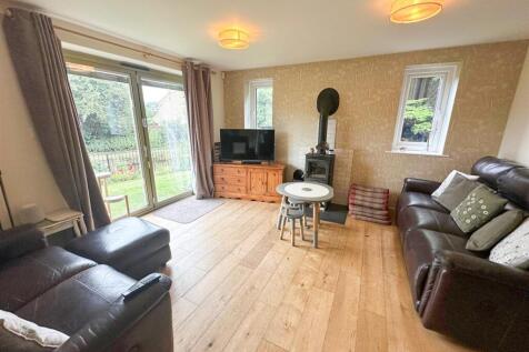 Four Bed Townhouse, Silsden 2