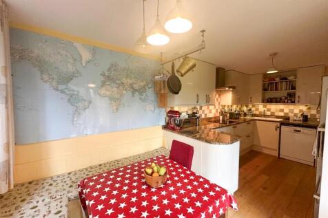 Four Bed Townhouse, Silsden 7