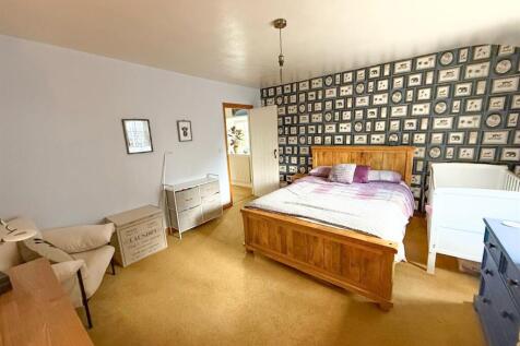 2 bed cottage, Silsden