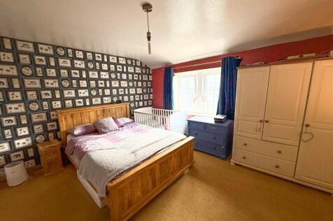 2 bed cottage, Silsden