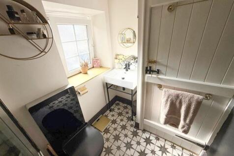 2 bed cottage, Silsden