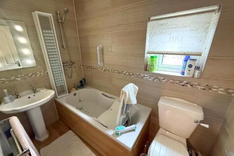 3 bed terrace, Silsden 13