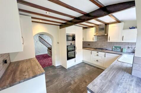 2 Bed Cottage, Keighley