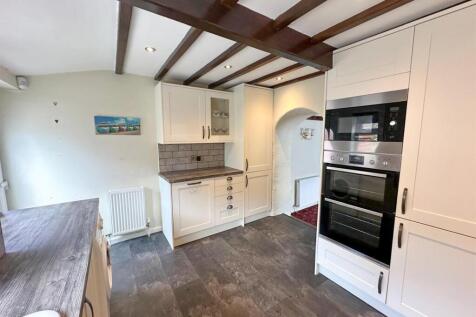2 Bed Cottage, Keighley