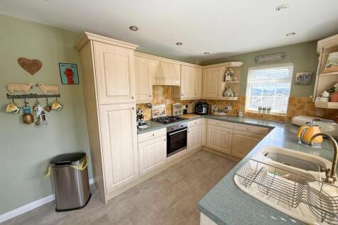 2 bed detached bungalow, Silsden 12
