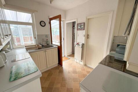 2 bed semi-detached bungalow, Silsden 8