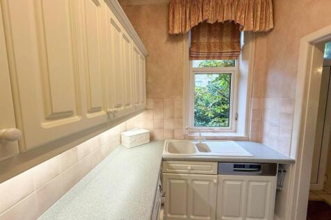 4 bed mid-terrace property, Silsden 8