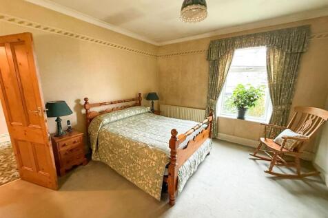 4 bed mid-terrace property, Silsden 12