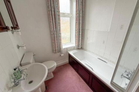 4 bed mid-terrace property, Silsden 18