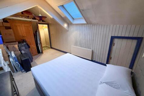 4 bed mid-terrace property, Silsden 19