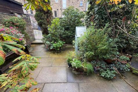 4 bed mid-terrace property, Silsden 23