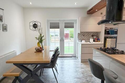 3 bed semi-detached house, Silsden 5
