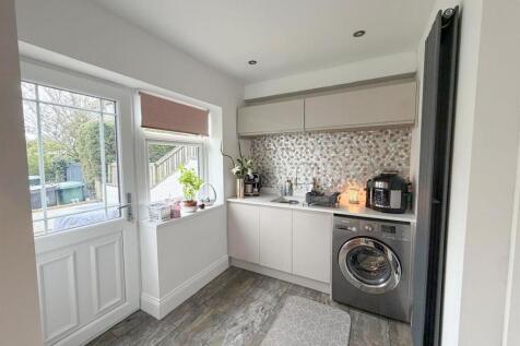 3 bed semi-detached house, Silsden 7
