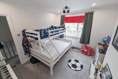 3 bed semi-detached house, Silsden 13