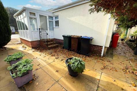 2 bed park home. Silsden