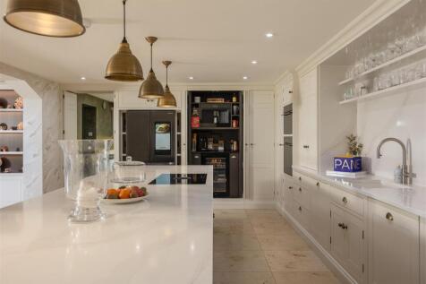 The Mount 20 Kitchen-4.jpg