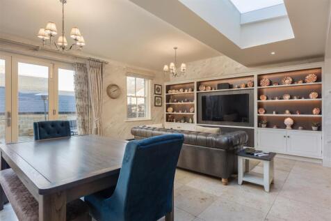 The Mount 20 Kitchen-2.jpg