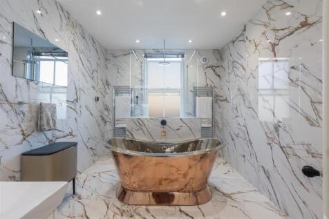The Mount 20 Bathroom-1.jpg