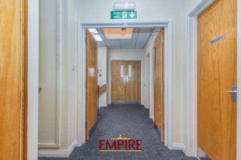 Office 14 of 18.jpg