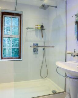 Bedroom 2 en suite