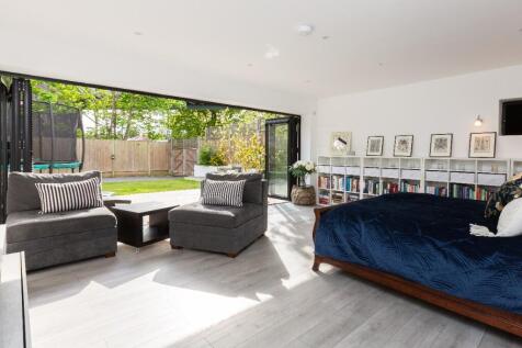 Garden room/ Bedroom