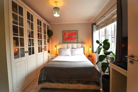 Maimn bedroom