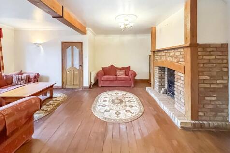 Living Room (Pic 3)