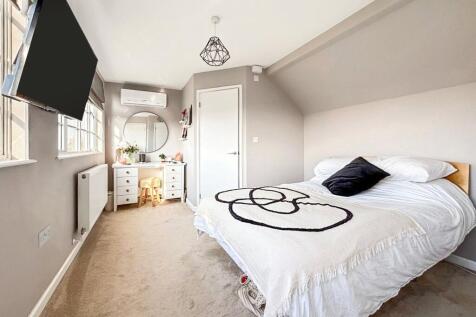 Bedroom 3 (2nd Fl)