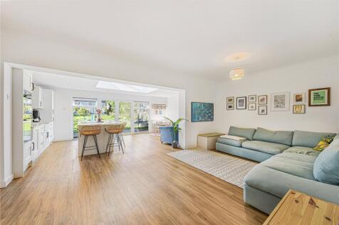 Kitchen / Lounge