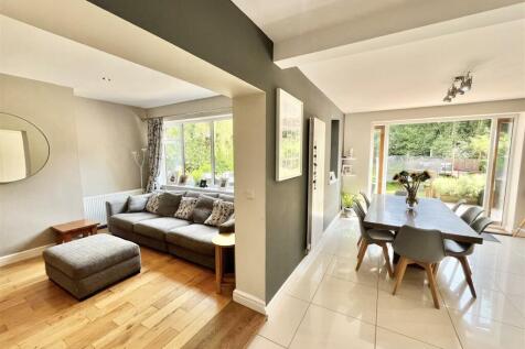 Dining Area / Snug