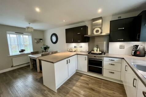 Open Plan Kitchen &amp; Dining Room