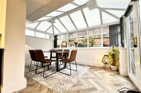Conservatory/Dining Room
