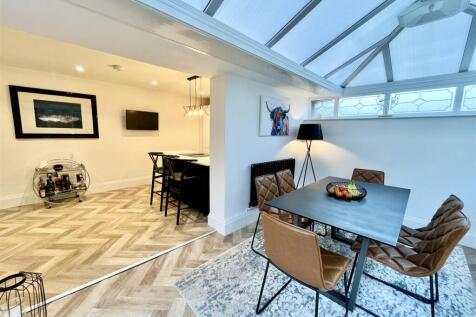 Conservatory/Dining Room