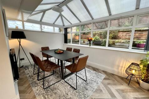Conservatory/Dining Room