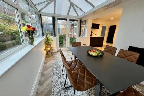 Conservatory/Dining Room