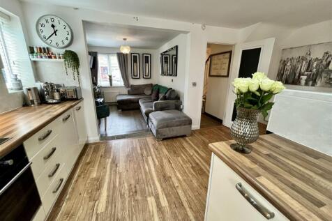 Kitchen &amp; Dining Area