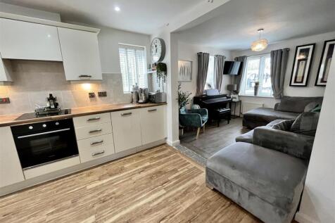 Kitchen &amp; Dining Area